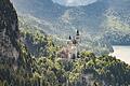 Schloss Neuschwanstein       -  Neuschwanstein bei Schwangau im Allgäu gehört zu den berühmtesten Schlössern der Welt. Mitte 2025 wird die Unesco in Bulgarien entscheiden, ob es Welterbe wird. (Archiv)