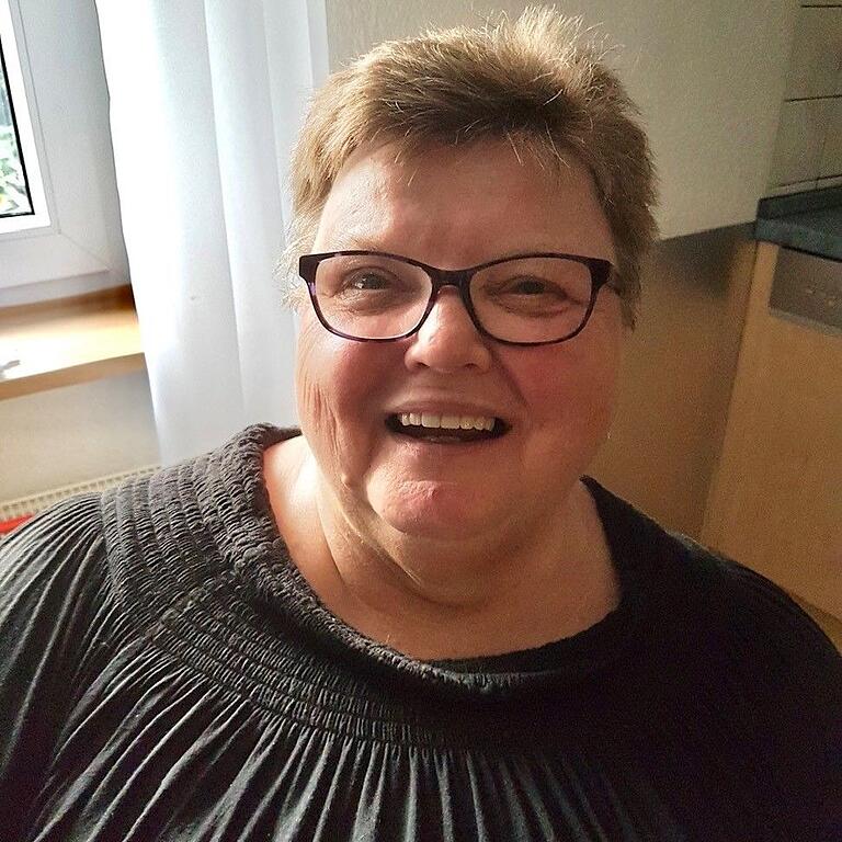 War selbst Pflegehelferin und muss jetzt nach einem Krankenhaus-Aufenthalt ins Pflegeheim: Die Schwarzenauerin Elisabeth hat trotz einiger Schicksalsschläge ihren Humor nicht verloren. War selbst Pflegehelferin und muss jetzt nach einem Krankenhaus-Aufenthalt ins Pflegeheim: Die Schwarzenauerin Elisabeth hat trotz einiger Schicksalsschläge ihren Humor nicht verloren. 