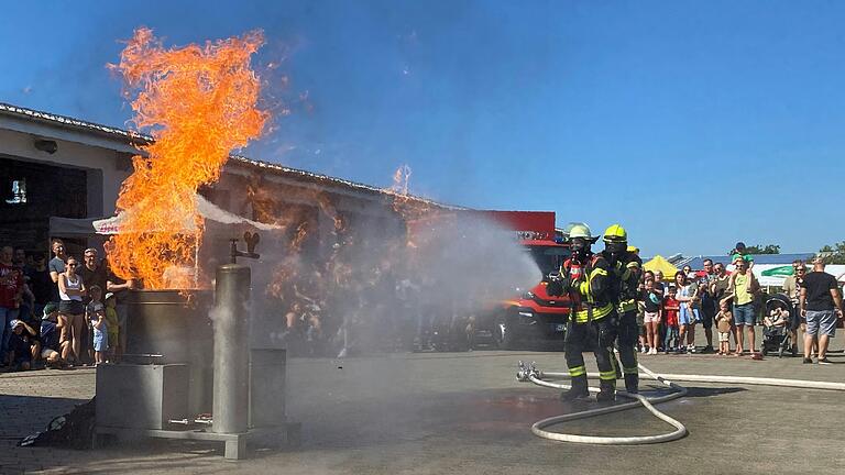 Beim 'Blaulicht-Tag' der Hilfs- und Rettungsorganisationen stehen auch wieder Vorführungen auf dem Programm. Das Bild aus dem Vorjahr entstand bei der Feuerwehr.&nbsp;