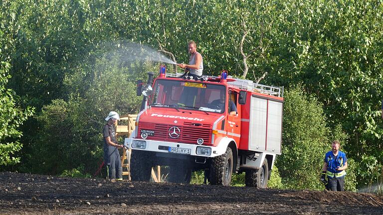 Besonders hilfreich war der geländegängige Unimog der Feuerwehr Kirchaich.