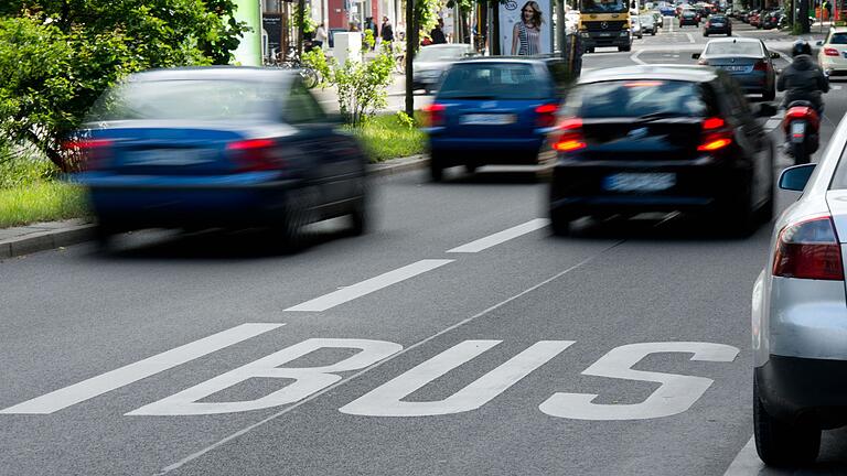 Busspuren       -  Kommunen bekommen mehr Flexibilität bei Busspuren.