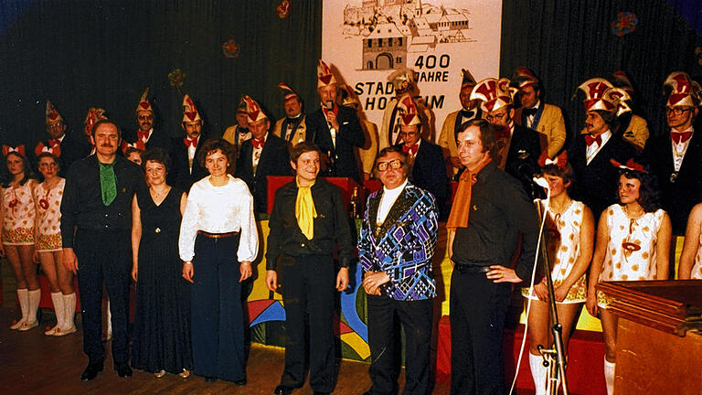 Stimmungsgaranten über viele Jahre: die HCC-Singers mit Gerhard Saffer (von links), Marlies Martin, Gertrud Rösch, Manfred Müller, Kurt Eisenmann von der „Mambo“ und Udo Wlacil. Stimmungsgaranten über viele Jahre: die HCC-Singers mit Gerhard Saffer (von links), Marlies Martin, Gertrud Rösch, Manfred Müller, Kurt Eisenmann von der „Mambo“ und Udo Wlacil.