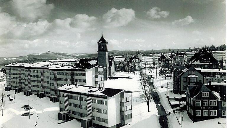 Die evangelische Kirche in der Mitte war der erste Kirchenbau in der damaligen DDR. Die evangelische Kirche in der Mitte war der erste Kirchenbau in der damaligen DDR.
