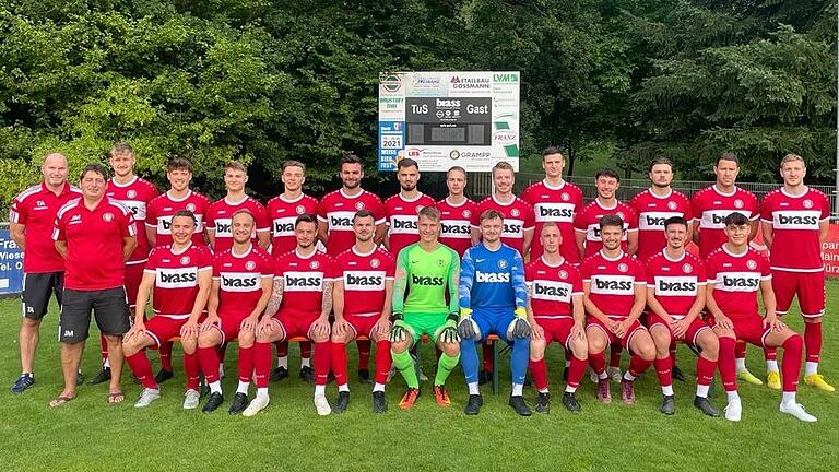 Der Landesliga-Kader der TuS Frammersbach: (hinten von links) Torwarttrainer Torsten Alsheimer, Sportleiter Jochen Mill, Marius Schopp, Steven Summa, Tim Zachrau, Dominik Jordan, Jannik Diehl, Marlon Dimitrov, Dominik Bathon, Louis Baur, Julian Etzel, Luca Pfister, Max Wagner, Patrick Amrhein, Marco Schiebel, (vorne von links) Alexander Beck, Fabian Lurz, Liam Staab, Patrick Geiger, Sebastian Popp, Leon Raven, Dominik Englert, Hannes Weber, Dominik Elbert und Maurice Matreux. Es fehlen Joshua Schuhmacher, Josua Muthig, Maximilian Baur, Max Goßmann.