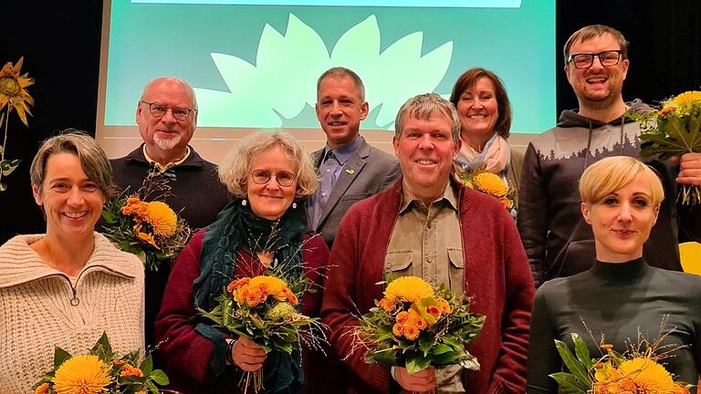 Der neue Bezirksvorstand der Grünen in Unterfranken mit (von links) Monika Hartl, Manfred Groitl, Simone Artz, Mark Decker, Volker Goll, Patricia Kaspar, Dirk Simon und Karina Werner-Waage.