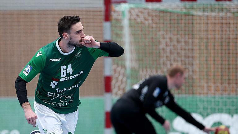 Ex-Nationalspieler Benjamin Herth (hier noch im Trikot des Zweitligisten DJK Rimpar Wölfe) steht auf dem Wunschzettel von Drittliga-Aufsteiger DJK Waldbüttelbrunn. Ex-Nationalspieler Benjamin Herth (hier noch im Trikot des Zweitligisten DJK Rimpar Wölfe) steht auf dem Wunschzettel von Drittliga-Aufsteiger DJK Waldbüttelbrunn.