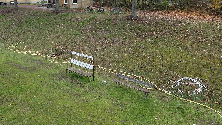 Bänke am Fußballplatz an der Frankenwarte Bänke am Fußballplatz an der Frankenwarte