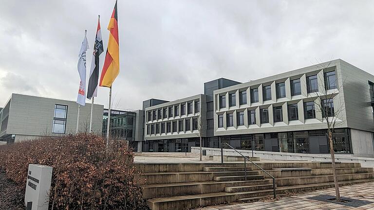 Der 2020 fertiggestellte Neubau des BBZ in Münnerstadt. - Der 2020 fertiggestellte Neubau des BBZ in Münnerstadt. Der 2020 fertiggestellte Neubau des BBZ in Münnerstadt. - Der 2020 fertiggestellte Neubau des BBZ in Münnerstadt.
