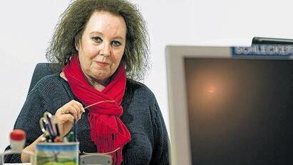 Geordneter Rückzug: Die ehemalige Gesamtbetriebsratschefin von Schlecker, Christel Hoffmann, an ihrem Schreibtisch. Hoffmann kümmert sich nach der Insolvenz um die Verwaltungsaufgaben. : DPA