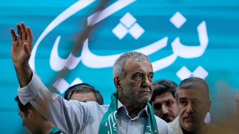 Präsidentschaftswahlen im Iran - Im Wahlkampf kritisierte Reformkandidat Peseschkian etwa die Internetzensur. (Archivbild) Präsidentschaftswahlen im Iran - Im Wahlkampf kritisierte Reformkandidat Peseschkian etwa die Internetzensur. (Archivbild)