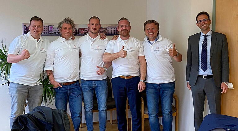 Diese Herren brachten zum 1. April das Joint-Venture des Robotik-Spezialisten 'cobolution' und des mainfränkischen Logistikers Schäflein auf den Weg. Im Bild von links: Bernd Schäflein, Christoph Heller, Kassian Krosch, Severin Bobon, Achim Schäflein und Christian Betz. Diese Herren brachten zum 1. April das Joint-Venture des Robotik-Spezialisten 'cobolution' und des mainfränkischen Logistikers Schäflein auf den Weg. Im Bild von links: Bernd Schäflein, Christoph Heller, Kassian Krosch, Severin Bobon, Achim Schäflein und Christian Betz.
