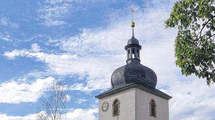 Radelgenuss am Rennweg: Radwanderer finden Besinnung in der Radwegekirche von Köslau direkt am Rennweg. Radelgenuss am Rennweg: Radwanderer finden Besinnung in der Radwegekirche von Köslau direkt am Rennweg.