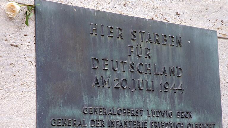 Gedenken an Hitler-Attentat - Die Bundesregierung gedenkt des gescheiterten Attentats auf Hitler vor 80 Jahren. (Archivbild) Gedenken an Hitler-Attentat - Die Bundesregierung gedenkt des gescheiterten Attentats auf Hitler vor 80 Jahren. (Archivbild)