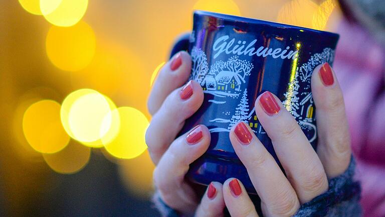Warmen Glühwein und Tanzmusik gibt es bei der Hallburger Glühweinparty. Warmen Glühwein und Tanzmusik gibt es bei der Hallburger Glühweinparty.