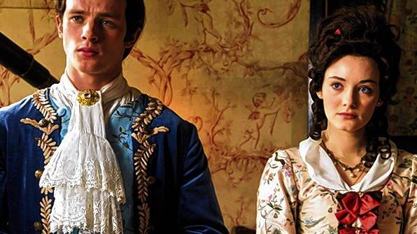 Jannis Niewöhner und Maria Ehrich in &bdquo;Rubinrot&ldquo;.