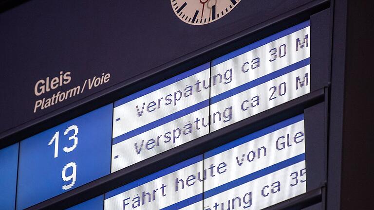 Verspätungen bei der Bahn - Beim Thema Verspätungen bekommt die Deutsche Bahn von ihren Kunden schlechte Noten. Verspätungen bei der Bahn - Beim Thema Verspätungen bekommt die Deutsche Bahn von ihren Kunden schlechte Noten.