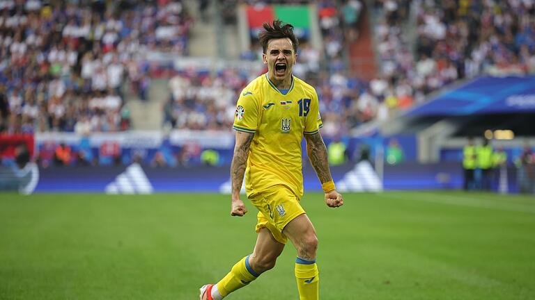 Jubel nach dem Ausgleichstreffer       -  Mykola Schaparenko feiert sein Tor zum 1:1.