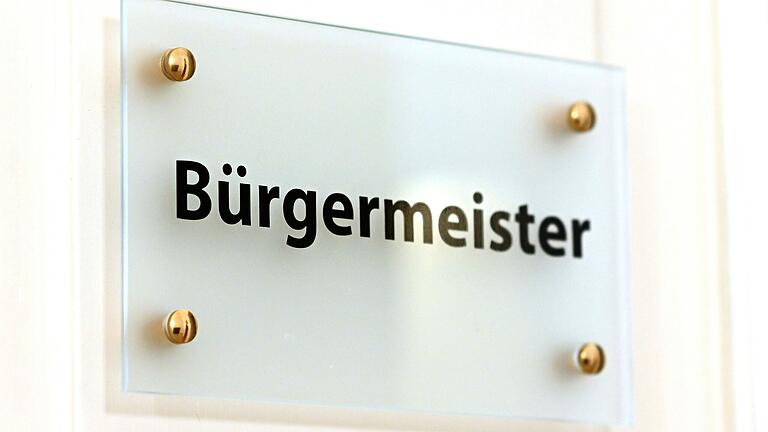 Wer macht bei der Wahl in eineinhalb Jahren weiter? Wer nicht? Wir fragen bei allen Bürgermeisterinnen und Bürgermeistern im Landkreis Kitzingen nach. Wer macht bei der Wahl in eineinhalb Jahren weiter? Wer nicht? Wir fragen bei allen Bürgermeisterinnen und Bürgermeistern im Landkreis Kitzingen nach.