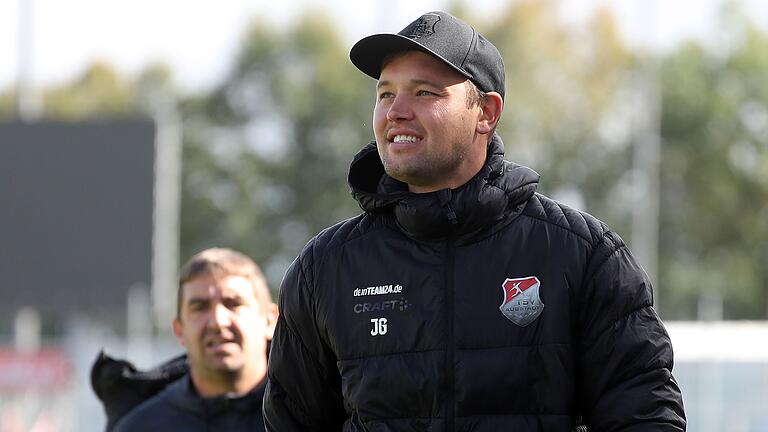 Trainer Julian Grell (TSV Aubstadt) hofft auf einen Sieg seiner Mannschaft beim FC Augsburg II. Trainer Julian Grell (TSV Aubstadt) hofft auf einen Sieg seiner Mannschaft beim FC Augsburg II.