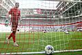 Da war Fortuna Düsseldorf noch Erstligist und keine Fußballfans im Stadion: Düsseldorfs Keeper Florian Kastenmeier holt hier den Ball nach dem Treffer durch Dortmunds Erling Haaland aus dem Netz. Am Samstag spielt der Absteiger gegen Aufsteiger Würzburger Kickers.