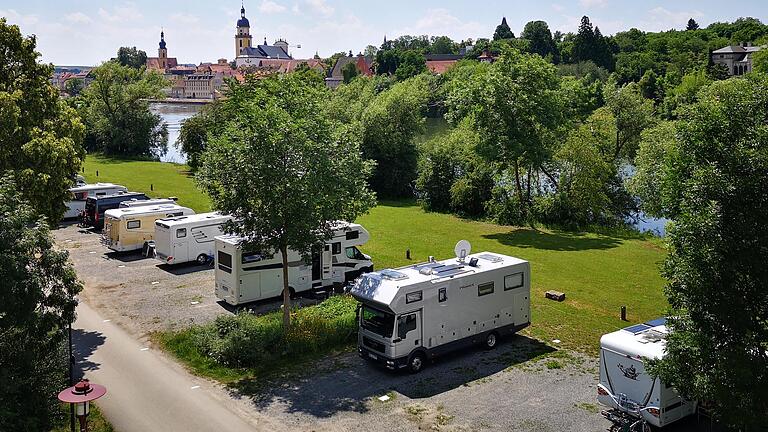 Die Wohnmobil-Stellplätze in Kitzingen haben eine Top-Bewertung erhalten. Um diese Stellung auszubauen, sollen sie nach dem Willen der Touristinformation modernisiert und erweitert werden.