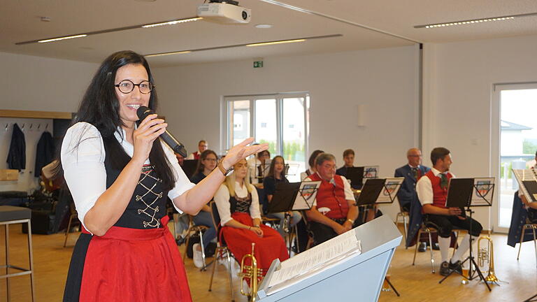 Die Feuerbergmusikanten Langenleiten bekommen aus dem Kleinprojektfonds des Landkreises Rhön-Grabfeld für die Ausstattung des musikalischen Nachwuchses eine Förderung. Vorsitzende Miriam Voll stellte den Verein und sein Engagement in der Nachwuchsförderung vor.