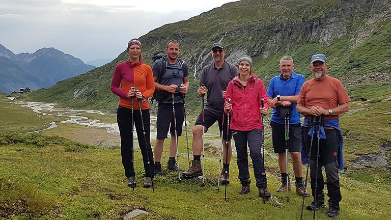 Die Tour der Rhöner Wanderfreunde (von links) Johanna Greb, Markus Dünisch, Holger Schmitt, Kristina Greb, Thomas Schmitt und Roland Hahn in den Stubaier Alpen endete mit einer Evakuierungsaktion per Polizeihubschrauber.