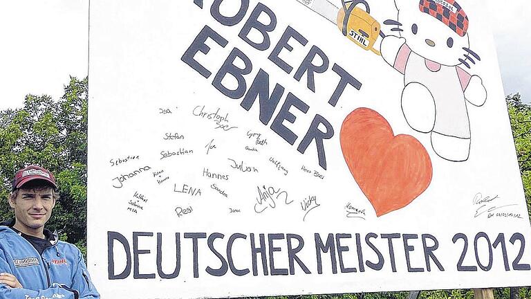 Gebührender Empfang: Nach dem Gewinn des deutschen Meistertitels gratulierten die Fans Robert Ebner auf ihre Weise.