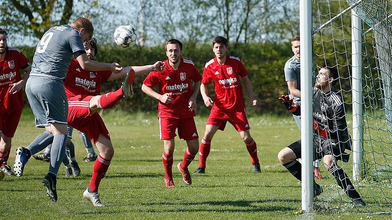 Der SV Oberpleichfeld/DJK Dipbach durfte zwar bereits nach 40 Sekunden jubeln, am Ende jubelten aber die Kicker der TSG Estenfeld.