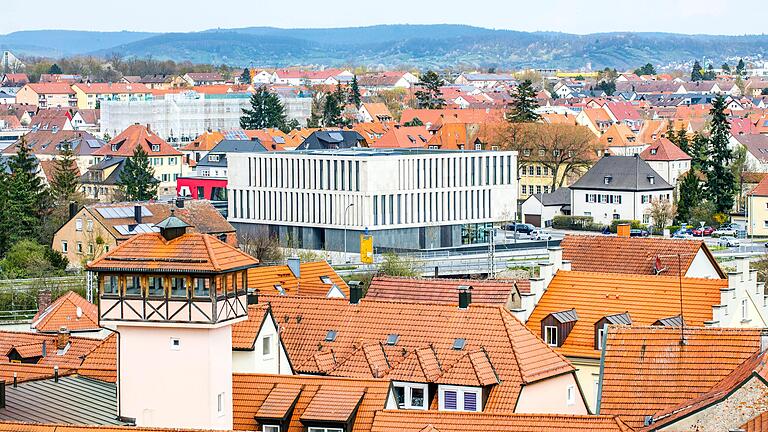 Wegen einer mutmaßlichen Falschaussage sollte sich eine Frau vor dem Haßfurter Amtsgericht verantworten. Doch das Verfahren wurde vertagt.