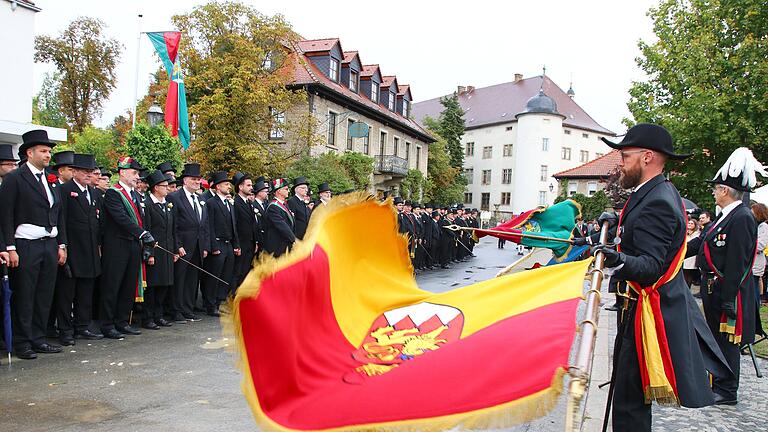 Impressionen vom „Nationalfeiertag“ in Wiesentheid – dem Bürgeraufzug am Kirchweihdienstag 2022.