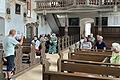 In der Kirche von Eyershausen gab Küster Matthias Jeger interessante Einblicke in die Geschichte des Gotteshauses.