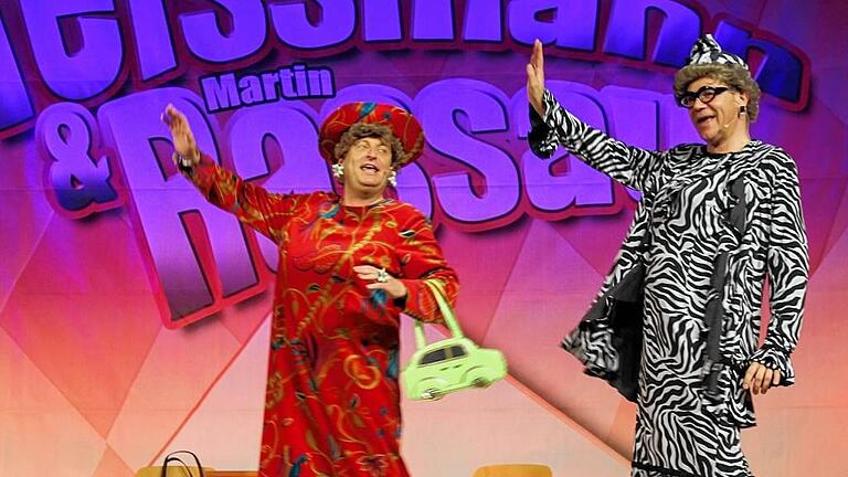 Darauf hatte das Publikum nur gewartet: Volker Heissmann und Martin Rassau begeisterten in ihrer Paraderolle als Waltraud und Mariechen die Zuschauer in der Stadthalle Tauberbischofsheim. Darauf hatte das Publikum nur gewartet: Volker Heissmann und Martin Rassau begeisterten in ihrer Paraderolle als Waltraud und Mariechen die Zuschauer in der Stadthalle Tauberbischofsheim.