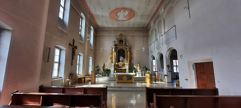 Die Kirche St. Alfons leblos und leer. Früher der Ort vieler Gottesdienste, auch für die Dorfbewohner, wirkt wie ausgestorben.