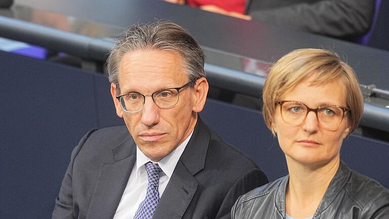 Bundestag       -  Nach der Regierungserklärung sprach Jörg Kukies erstmals als Finanzminister im Bundestag.
