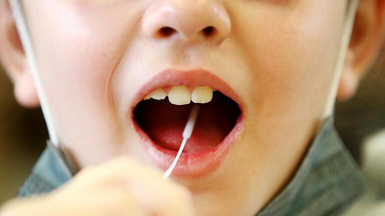 An den Grund- und Förderschulen gibt es nun den Lolli-Test zweimal pro Woche.&nbsp;