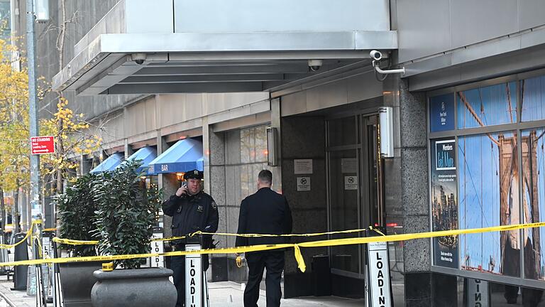 Mann in New York niedergeschossen       -  Der Versicherungsmann wurde vor einem Hotel- und Wohngebäude nahe dem Times Square erschossen.