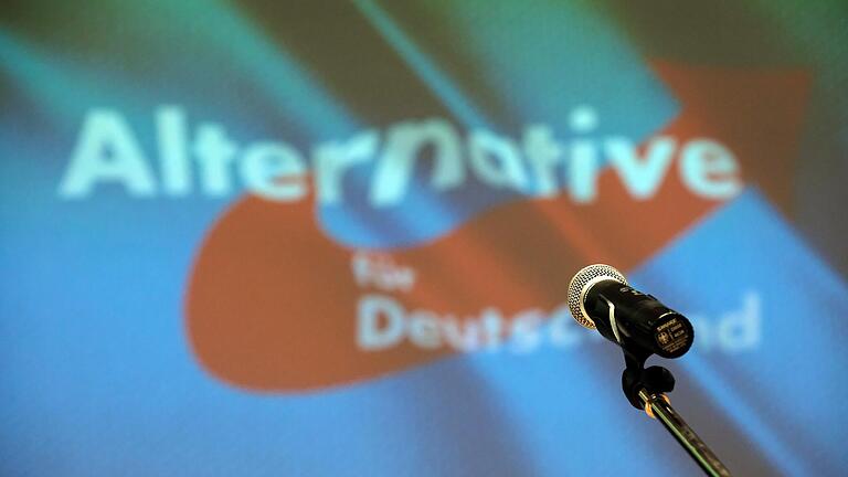 Das Video, in dem sich AfD-Funktionäre über Juden und Muslime äußern, gewährt einen seltenen Einblick in die Gedankenwelt der Partei. Das Video, in dem sich AfD-Funktionäre über Juden und Muslime äußern, gewährt einen seltenen Einblick in die Gedankenwelt der Partei.