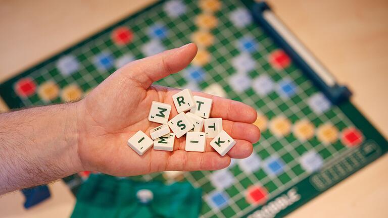 14. Deutsche Scrabble-Meisterschaft       -  Manche Worte, die wir für englisch halten, bedeuten im Original etwas anderes. Ein klassisches Beispiel ist der Begriff &bdquo;Handy&rdquo;.