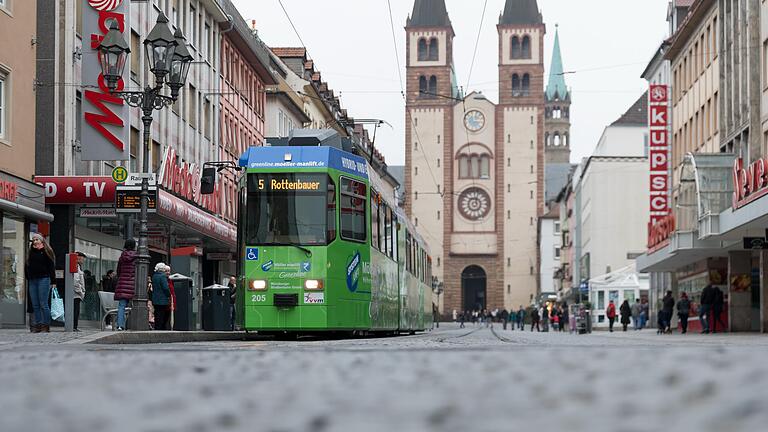 Strabafahren wird für Familien im kommenden Jahr günstiger.