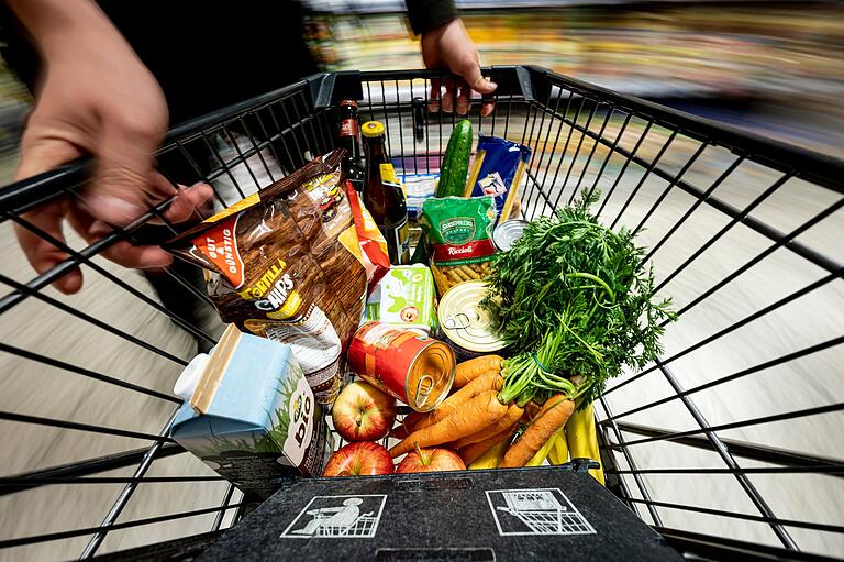 Im Juni lag die Inflationsrate bei 6,7 Prozent. Vor allem Nahrungsmittel und Energie haben sich verteuert. Im Juni lag die Inflationsrate bei 6,7 Prozent. Vor allem Nahrungsmittel und Energie haben sich verteuert.