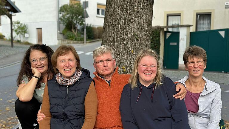 Auf dem Foto: Tanja Hammer, Monika Müller, Dr. Stefan Schwind, Nadine Müller, Gabi Pfeuffer.