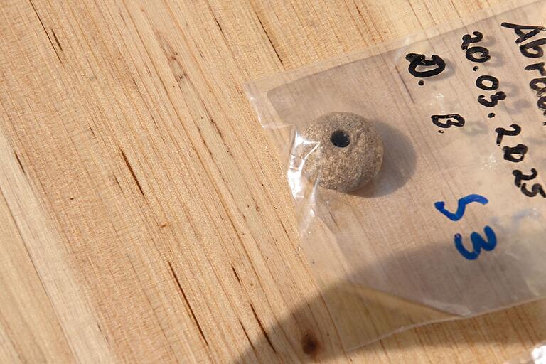 Solchen Gewichte aus Stein wurden beim Weben verwendet. Solchen Gewichte aus Stein wurden beim Weben verwendet.