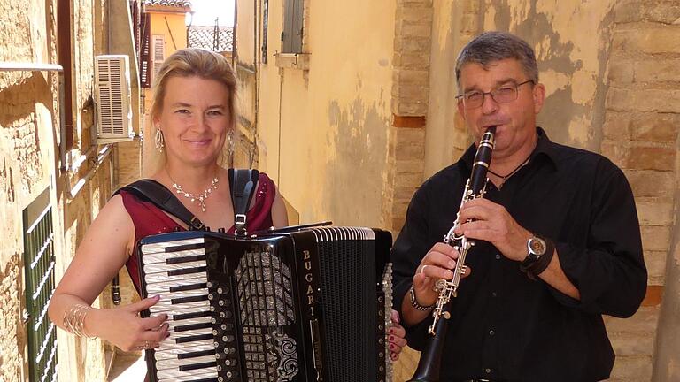 Meike Salzmann und Ulrich Lehna gastieren in der Hammelburger Stadtpfarrkirche. Foto: Ralf Salzmann       -  Meike Salzmann und Ulrich Lehna gastieren in der Hammelburger Stadtpfarrkirche. Foto: Ralf Salzmann