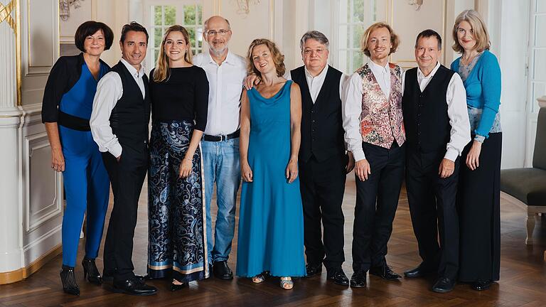 Harald Lesch (Vierter von links) und das Ensemble Merlin treten am 29. Oktober im CCW auf. Harald Lesch (Vierter von links) und das Ensemble Merlin treten am 29. Oktober im CCW auf.