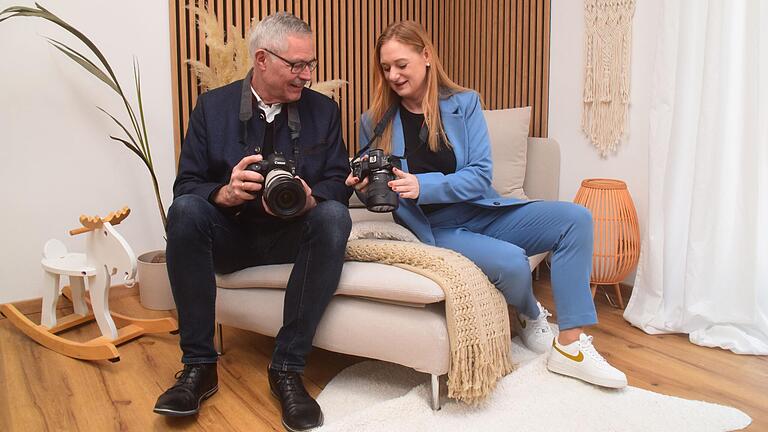 Bürgermeister Peter Kraus freut sich, dass Yvonne Keßler-Jakob in der Herrnstraße 36 ihr Fotostudio eingerichtet hat.