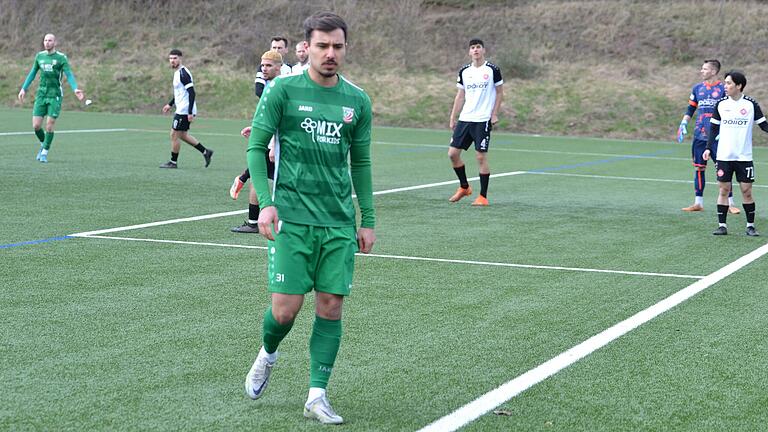 Musste das Feld vorzeitig verlassen: Felix Lehrmann vom TSV Abtswind. Das Bild entstand in der vergangenen Saison im Bayernliga-Heimspiel gegen den SC Feucht.