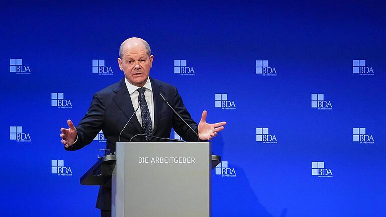 Seine Worte hallen nach: Bundeskanzler Olaf Scholz hat erst dieser Tage vor der deutschen Wirtschaft ein Bekenntnis zum Bürokratieabbau abgegeben.