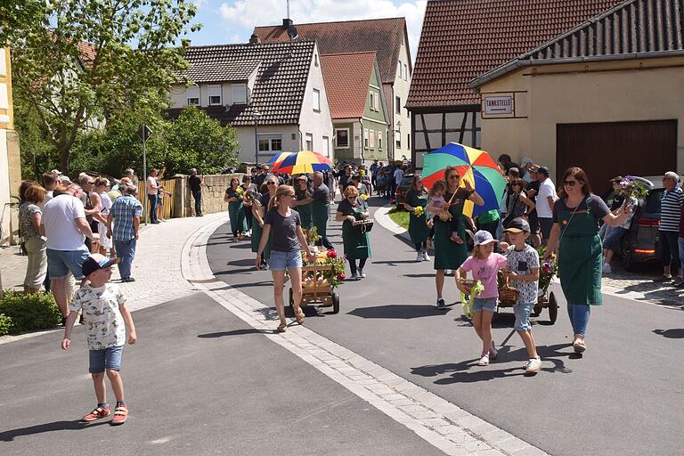 Farbenprächtig präsentierte sich der Obst- und Gartenbauverein Herrnberchtheim. Farbenprächtig präsentierte sich der Obst- und Gartenbauverein Herrnberchtheim.