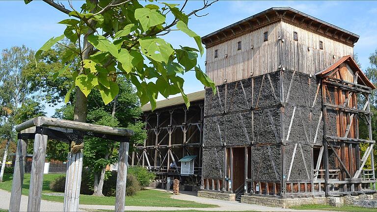 Der Gradierbau Bad Kissingen wird teilweise abgerissen und bis zum Sommer 2026 neu aufgebaut. - Der Gradierbau Bad Kissingen wird teilweise abgerissen und bis zum Sommer 2026 neu aufgebaut. Der Gradierbau Bad Kissingen wird teilweise abgerissen und bis zum Sommer 2026 neu aufgebaut. - Der Gradierbau Bad Kissingen wird teilweise abgerissen und bis zum Sommer 2026 neu aufgebaut.